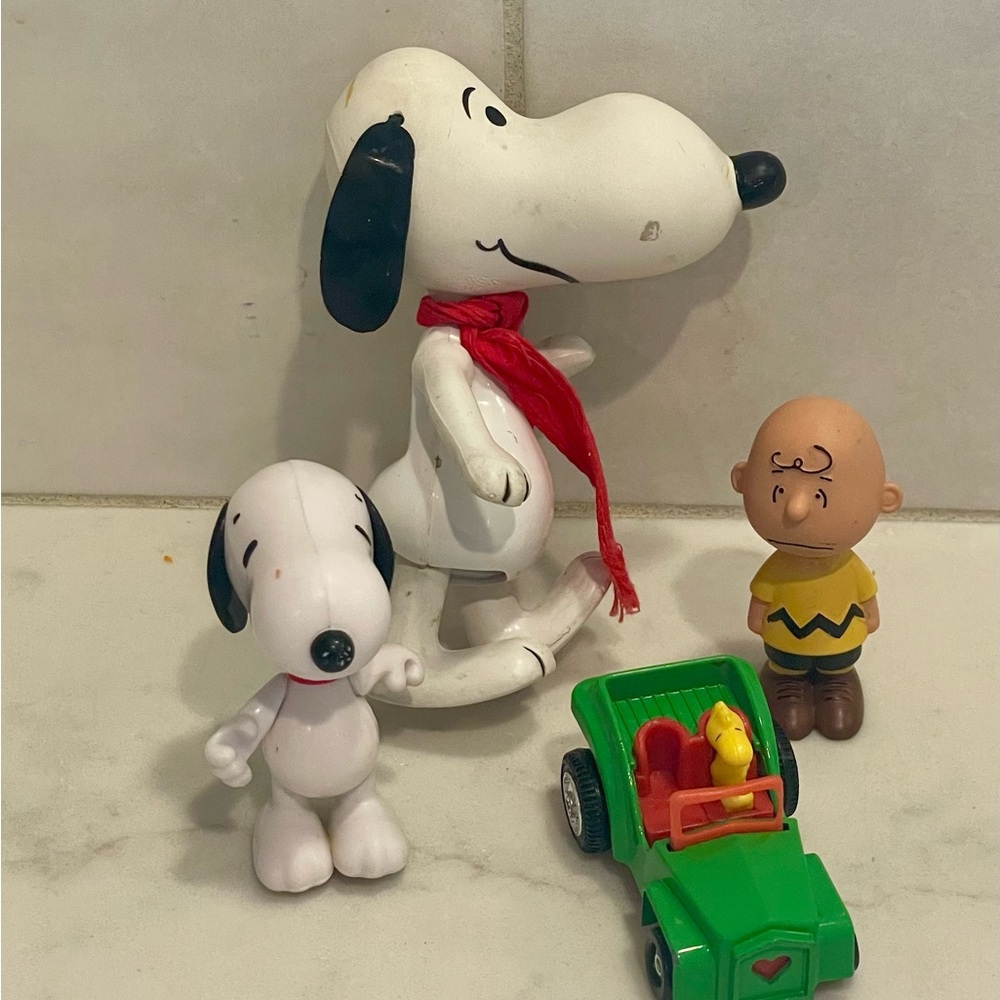 Peanuts Snoopy and Friends Toy Set - White, Black, Green
